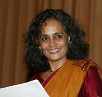Arundhati Roy sul femminicidio in India