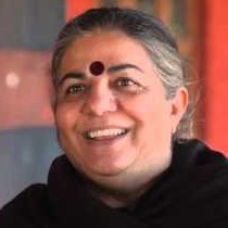 Vandana Shiva e la violenza sulle donne
