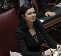 Boldrini: standing ovation in Aula contro violenza donne