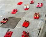 La marcia silenziosa delle scarpe rosse invade la Romagna