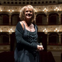 “La Traviata” di Lella Costa per il sabato sera di Rai5